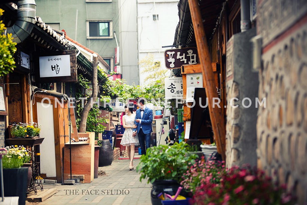Korean Studio Pre-Wedding Photography: Han River, Insadong, Bukchon Hanok Village (Outdoor) by The Face Studio on OneThreeOneFour 11