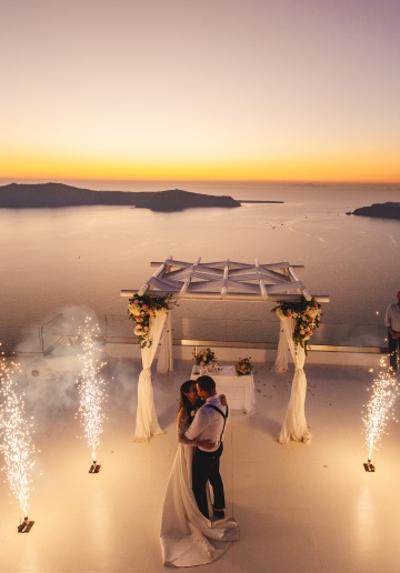 Santorini Couple Elopement And Engagement Photoshoot 