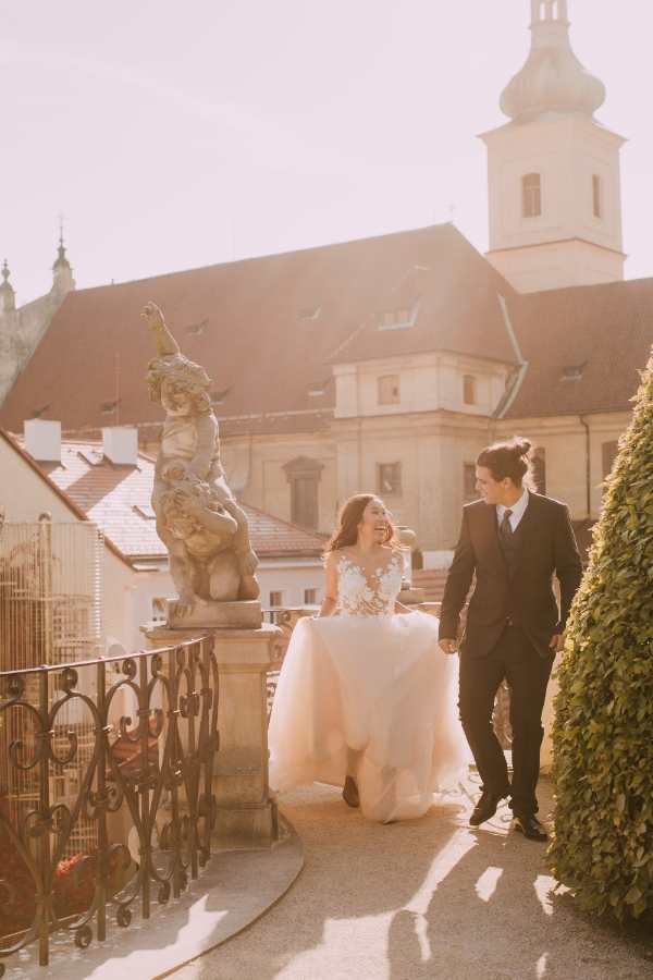 Prague Hluboká Castle Pre-wedding Photoshoot by Nika on OneThreeOneFour 21