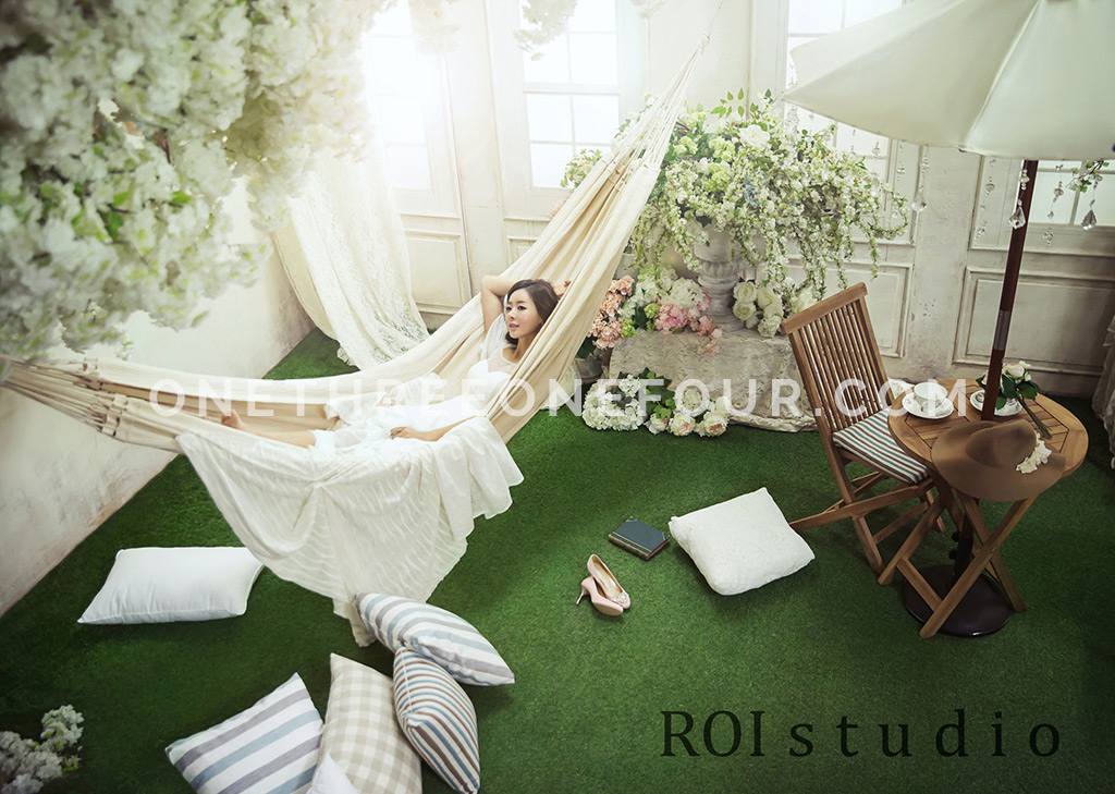 Korean Wedding Studio Photography: Floral Set by Roi Studio on OneThreeOneFour 5