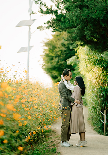 Autumn Date Snap Couple Photoshoot with Flower Fields at Haneul Park