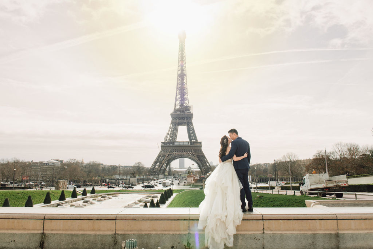 Paris prewedding photoshoot at Avenue De Camoens, Lourve Museum, Bir Hakeim Bridge And Parisian Cafe by Arnel on OneThreeOneFour 4