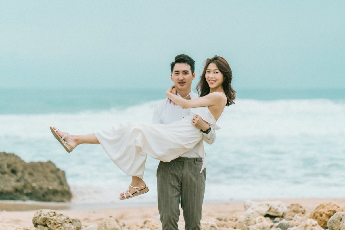 Taiwan Pre-Wedding Photoshoot Cafe Pier Lighthouse Countryside Street Beach by  on OneThreeOneFour 43