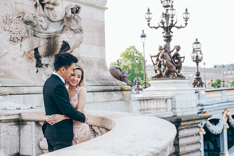 paris Pont Alexandre III wedding photoshoot