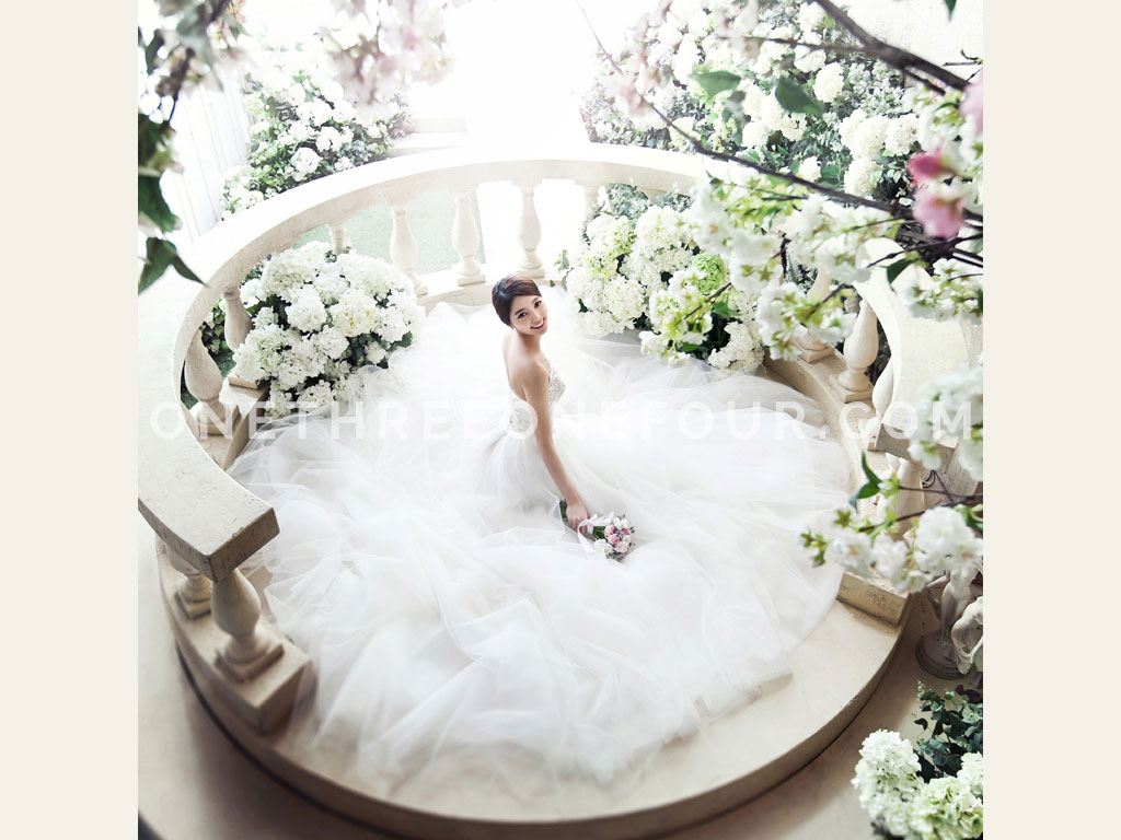 Floral | Korean Pre-wedding Photography by Pium Studio on OneThreeOneFour 7