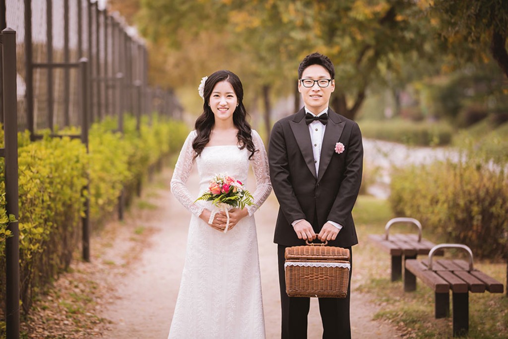 Korea Autumn Pre-Wedding Photoshoot At Seonyudo Park And Hanuel Park  by Junghoon  on OneThreeOneFour 0