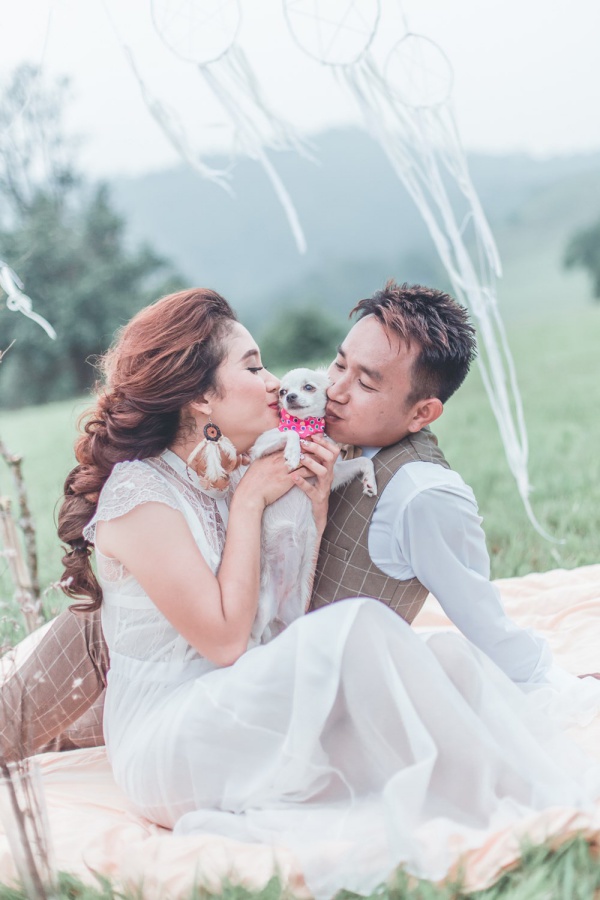 Thailand Bangkok Pre-Wedding Photoshoot At Lush Grass Fields  by Por  on OneThreeOneFour 4