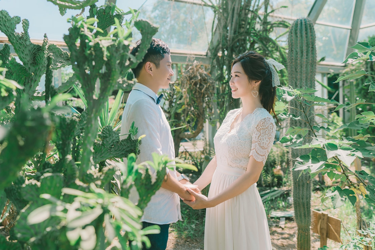 Taiwan Pre-Wedding Photoshoot Zoo Lush Greenery Beach by  on OneThreeOneFour 5