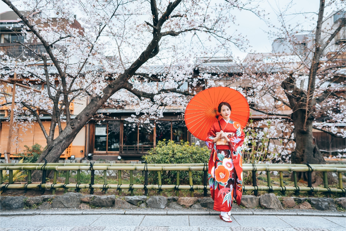 穿著日本傳統和服在日本京都櫻花季的婚紗拍攝 by Kinosaki on OneThreeOneFour 3