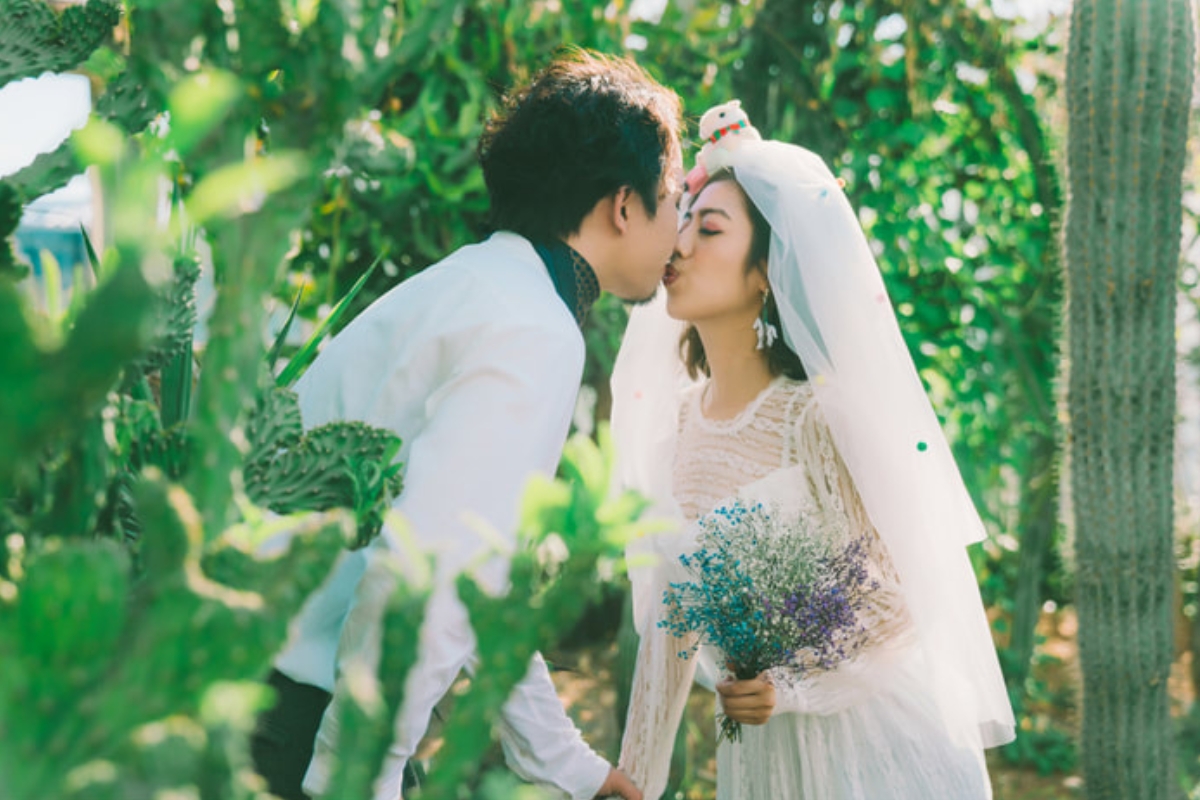 Taiwan Pre-Wedding Photoshoot Zoo Vintage Couple Outfit Streets Retro Vibes by  on OneThreeOneFour 15