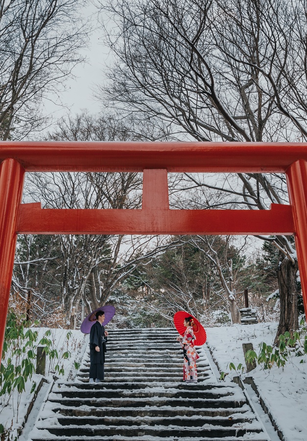 Japan Hokkaido Sapporo Fushimi Inari Shrine Winter Prewedding Photoshoot