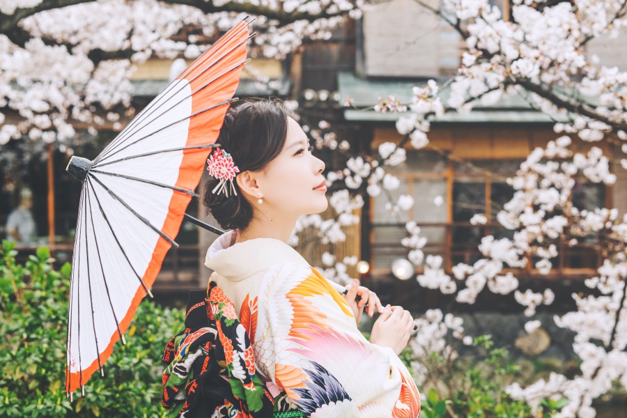Japan Kyoto Kimono Photoshoot At Gion District During Cherry Blossom Season  by Shu Hao  on OneThreeOneFour 7