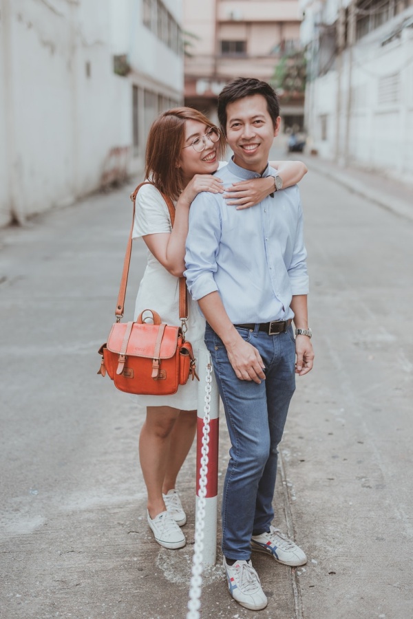 Thailand Bangkok Casual Couple Photoshoot At Olden Streets  by Por  on OneThreeOneFour 3