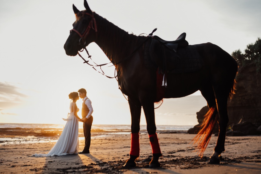 R&A: Fairytale Sunset Pre-wedding Photoshoot in Bali by Hendra on OneThreeOneFour 30