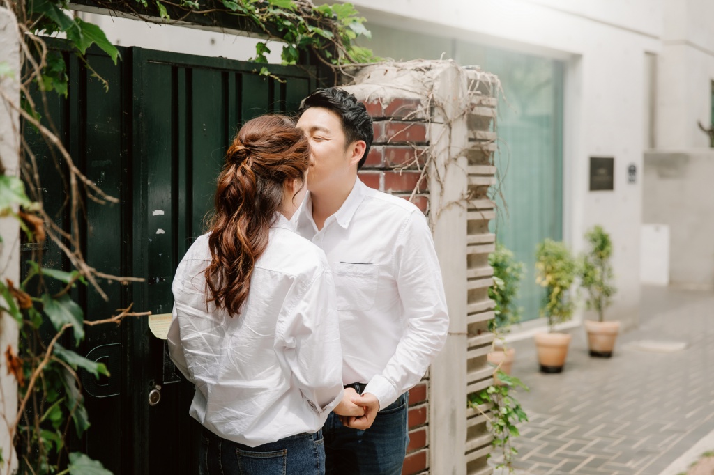 Casual Couple Shoot At Traditional Seochon Village In Korea by Jungyeol on OneThreeOneFour 9