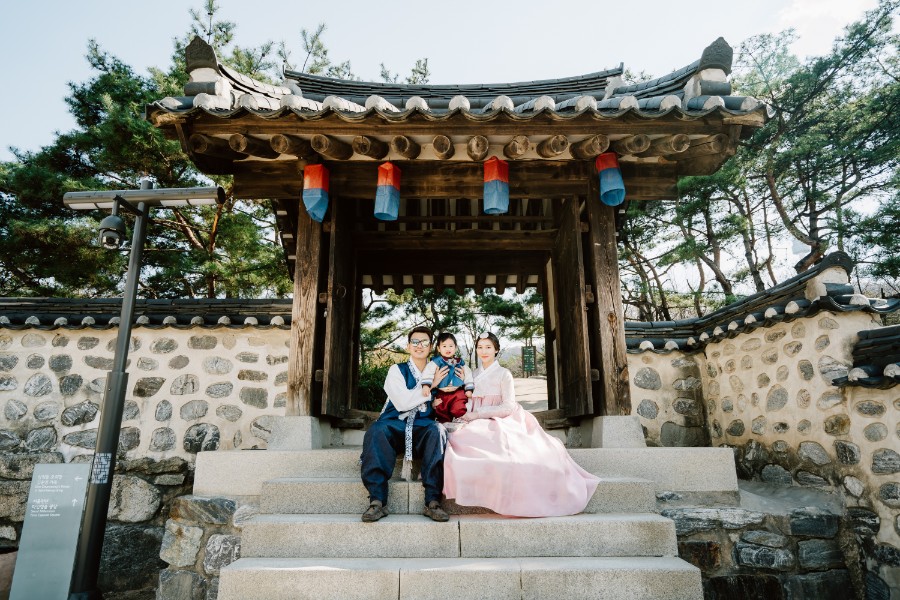 C&D&A: Korea Family Hanbok Photoshoot At Namsangol Hanok Village by Jungyeol on OneThreeOneFour 4