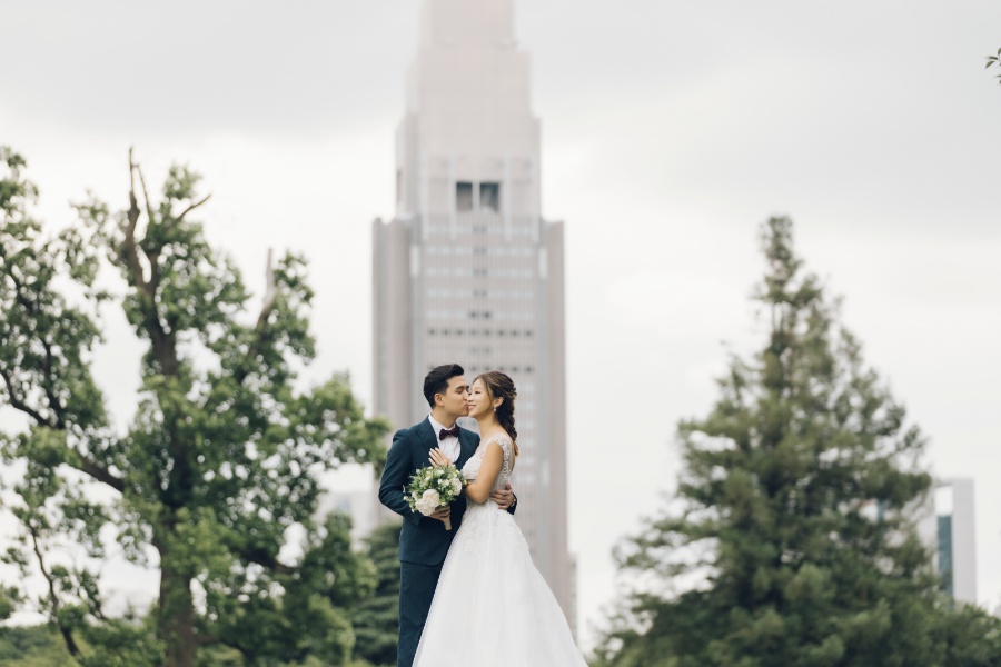 Tokyo Pre-Wedding Photoshoot at Nezu Shrine and Asakusa by Lenham on OneThreeOneFour 7