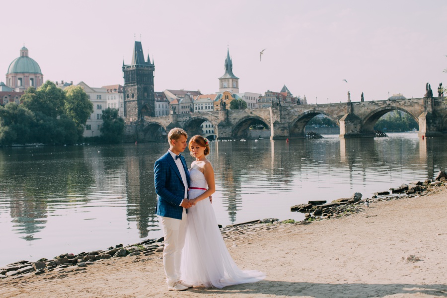 Prague Pre-Wedding Photoshoot At Old Town Square And Charles Bridge  by Nika  on OneThreeOneFour 17