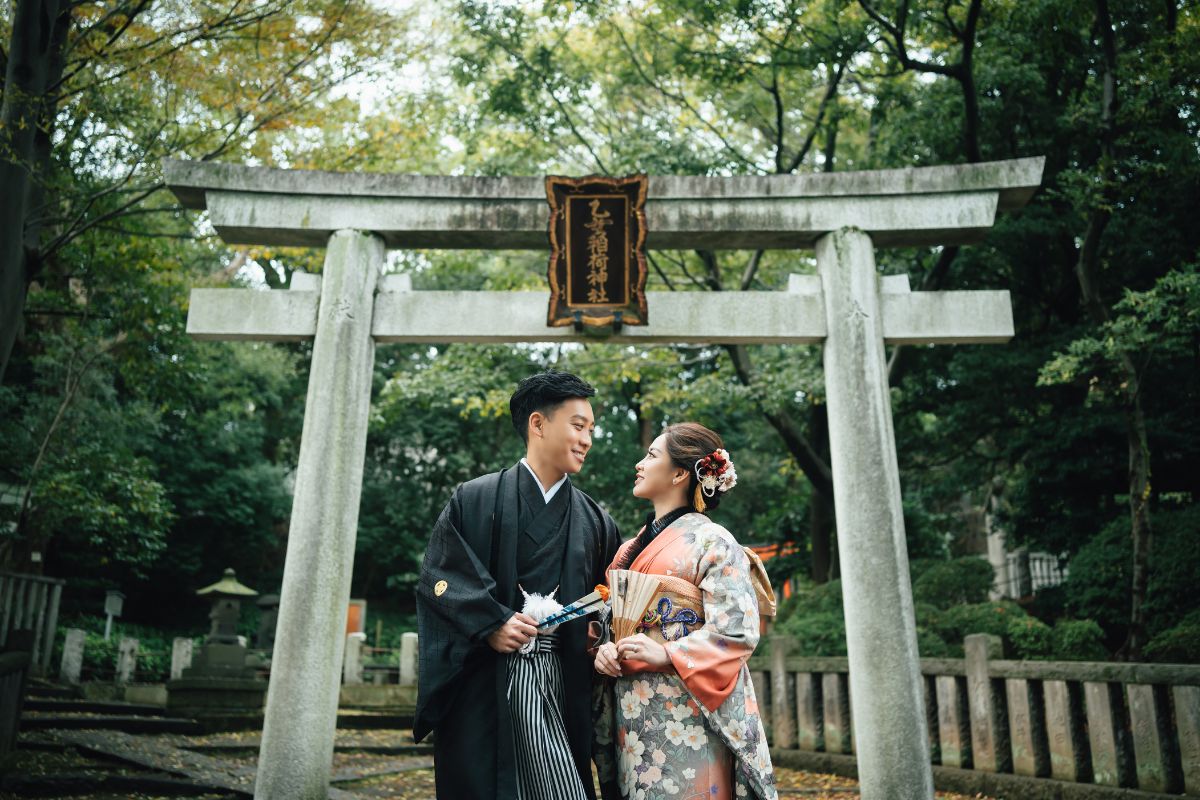 Tokyo Traditional Kimono Photoshoot at Nezu Shrine and Prewedding at Chureito Pagoda and Mount Fuji by Dahe on OneThreeOneFour 0