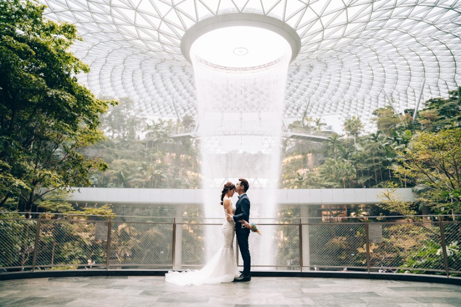 K&V: Pre-wedding in Singapore at Jewel, Gardens by the Bay and Jurong Lake Gardens by Grace on OneThreeOneFour 1