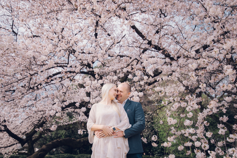 Japan Tokyo Casual Honeymoon Photoshoot At Shinjuku Gyoen During Sakura Season  by Lenham on OneThreeOneFour 1