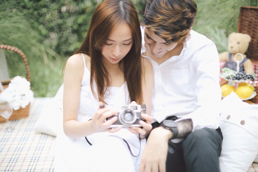 Thailand Bangkok Pre-Wedding Photoshoot At Outdoor Studio Set  by Chayut  on OneThreeOneFour 8