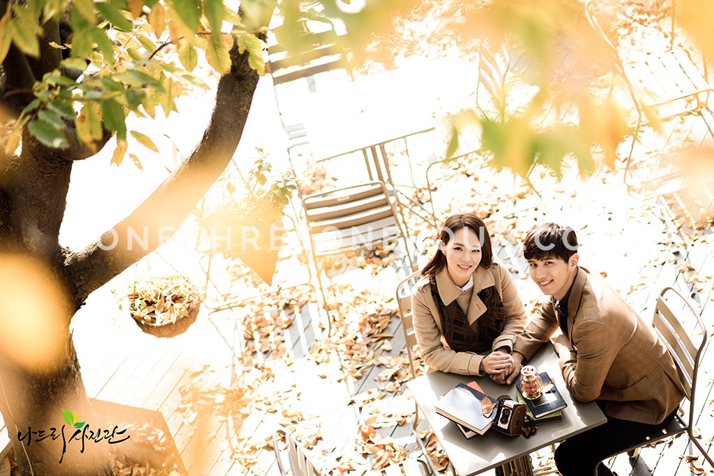 Korean Studio Pre-Wedding Photography: Autumn (Outdoor) by Nadri Studio on OneThreeOneFour 9
