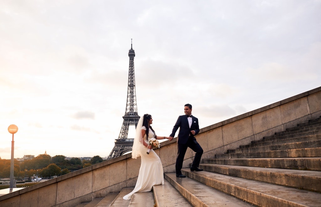 Paris Outdoor Pre-Wedding Photoshoot At Eiffel Tower And Pont Alexander III by Arnel  on OneThreeOneFour 4