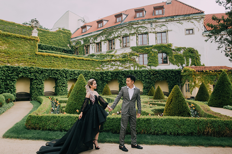 prague vrtba garden wedding photoshoot