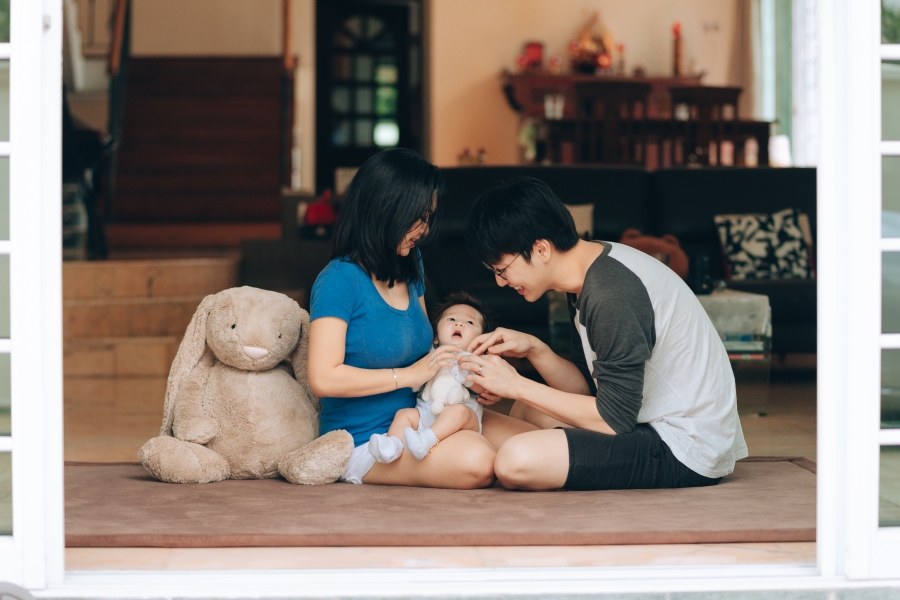 Singapore Family Photoshoot With Newborn Baby At Home by Toh on OneThreeOneFour 21