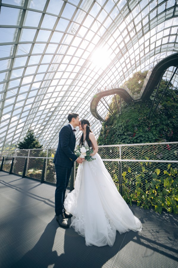 H&J: Fairytale pre-wedding in Singapore at Gardens by the Bay, Fort Canning and sandy beach by Cheng on OneThreeOneFour 12