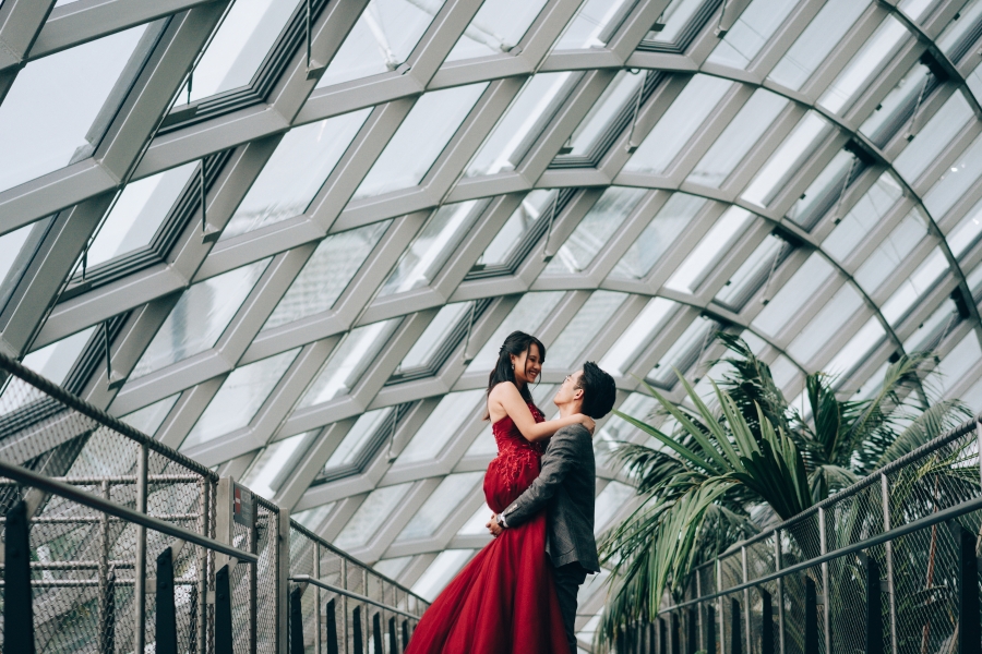 Singapore Pre-Wedding Photoshoot With Couple And Their Dogs At Bishan Park And Night Shoot At MBS by Michael on OneThreeOneFour 11