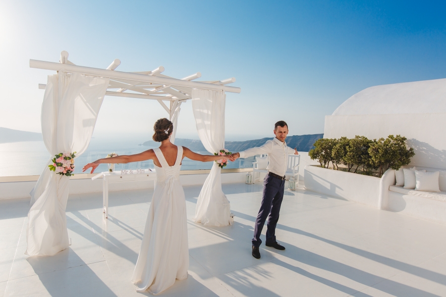 Santorini Pre-Wedding Photoshoot At Oia Blue Dome Church by Nabi on OneThreeOneFour 17