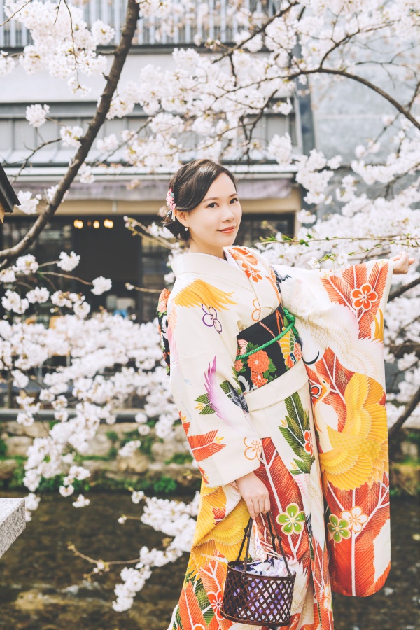 Japan Kyoto Kimono Photoshoot At Gion District During Cherry Blossom Season  by Shu Hao  on OneThreeOneFour 4