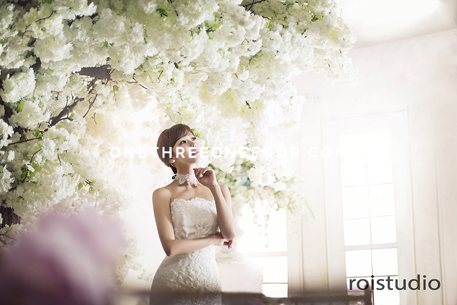 Korean Wedding Studio Photography: Floral Set by Roi Studio on OneThreeOneFour 3