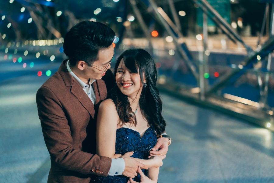 Singapore Pre-Wedding Photoshoot With Couple And Their Dogs At Bishan Park And Night Shoot At MBS by Michael on OneThreeOneFour 22