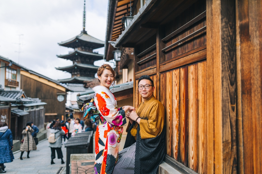 Kyoto Kimono Photoshoot At Ninenzaka Area  by Shu Hao on OneThreeOneFour 10