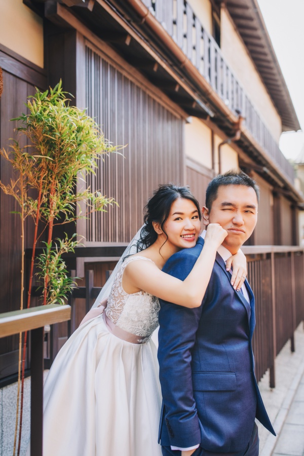 Japan Kyoto Pre-Wedding Photoshoot At Gion District  by Shu Hao  on OneThreeOneFour 8