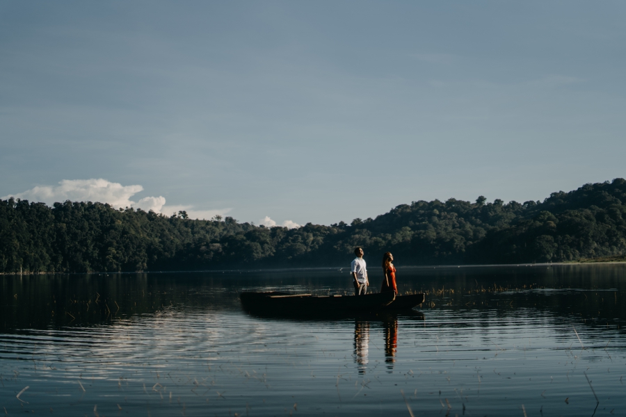 峇里島訂婚拍攝 － Temblingan湖泊，瀑布 by Agus on OneThreeOneFour 7