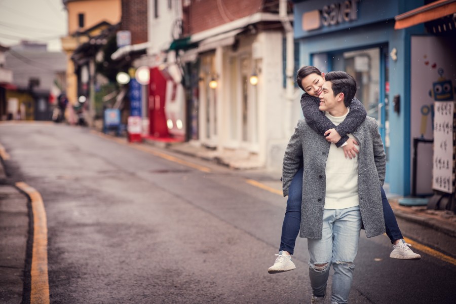 LL&ZY: Magical pre-wedding in Seoul at Haneul Park, National Folk Museum and Samcheong-dong by Junghoon on OneThreeOneFour 30