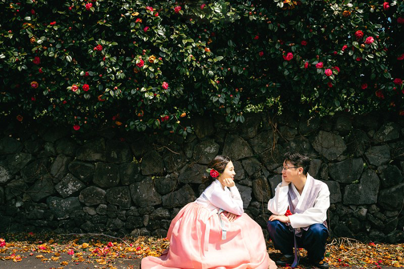 Korea Jeju Island Pre-Wedding Photoshoot During Spring by Gamsung on OneThreeOneFour 10