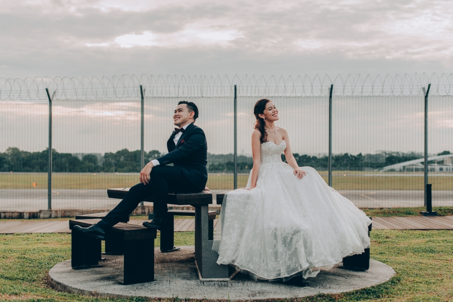 Singapore Pre-Wedding Photoshoot At Seletar Airport And Colonial Houses by Chia on OneThreeOneFour 22