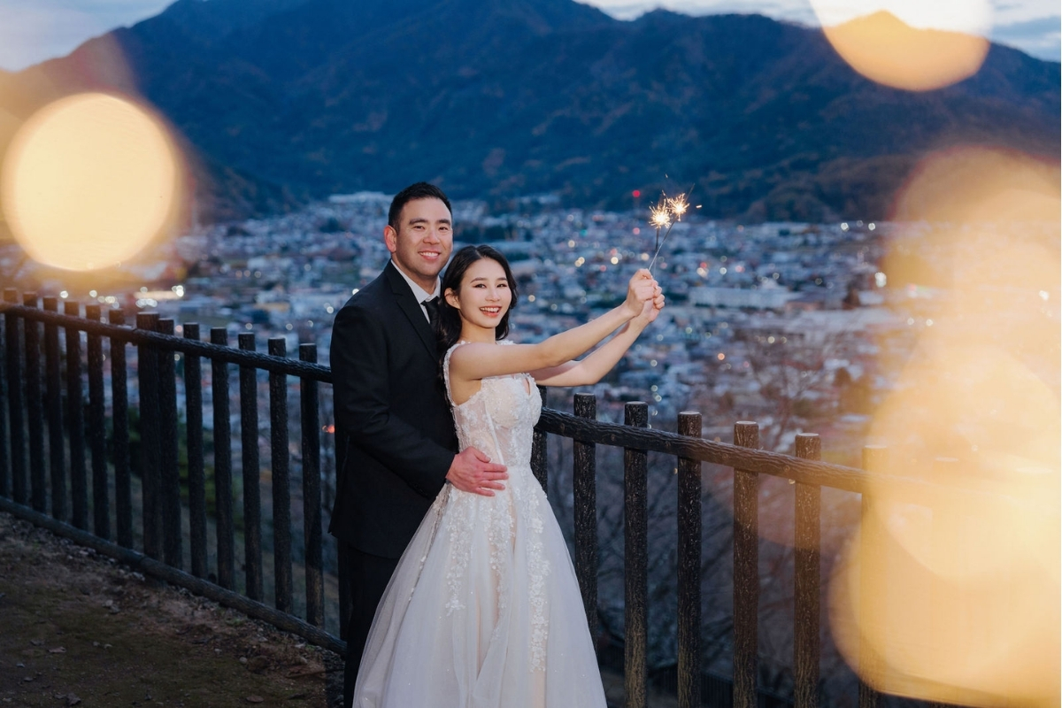 Tokyo Pre-Wedding Photoshoot with Former Yasuda Garden, Maple Corridor, and Chureito Pagoda by Dahe on OneThreeOneFour 19