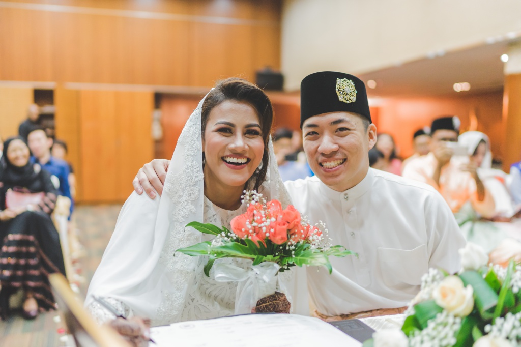 Singapore Wedding Day Photoshoot With Multi Racial Malay And Chinese Couple  by Michael  on OneThreeOneFour 20