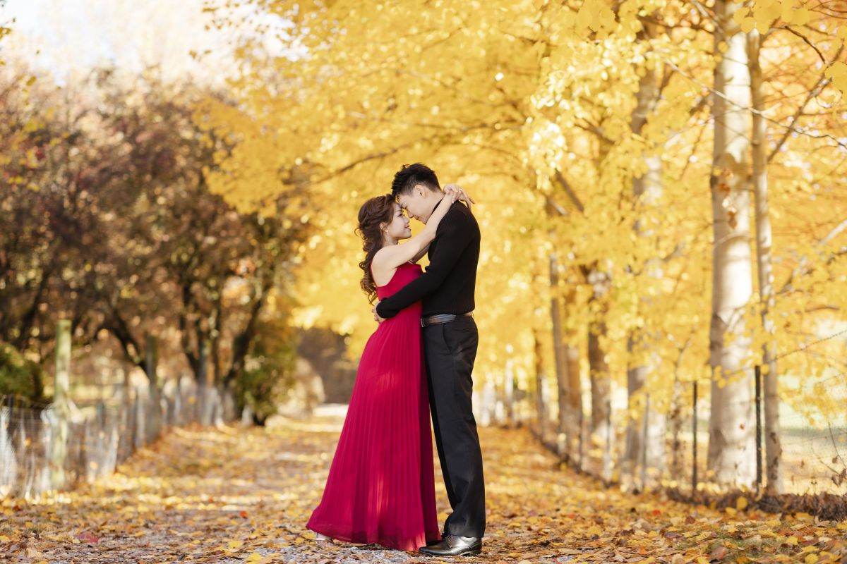 New Zealand Autumn Golden Foliage Peak Pebbled Lake Pre-Wedding Photoshoot  by Fei on OneThreeOneFour 13