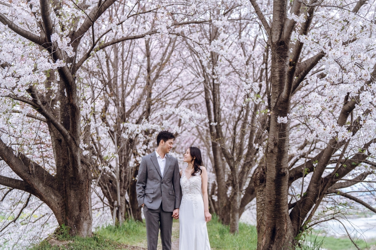 Kyoto Pre-Wedding Photoshoot with Shinnyodo Temple, Arashiyama by Kinosaki on OneThreeOneFour 10