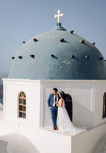 Dreamy & Romantic Santorini Pre-Wedding Photoshoot