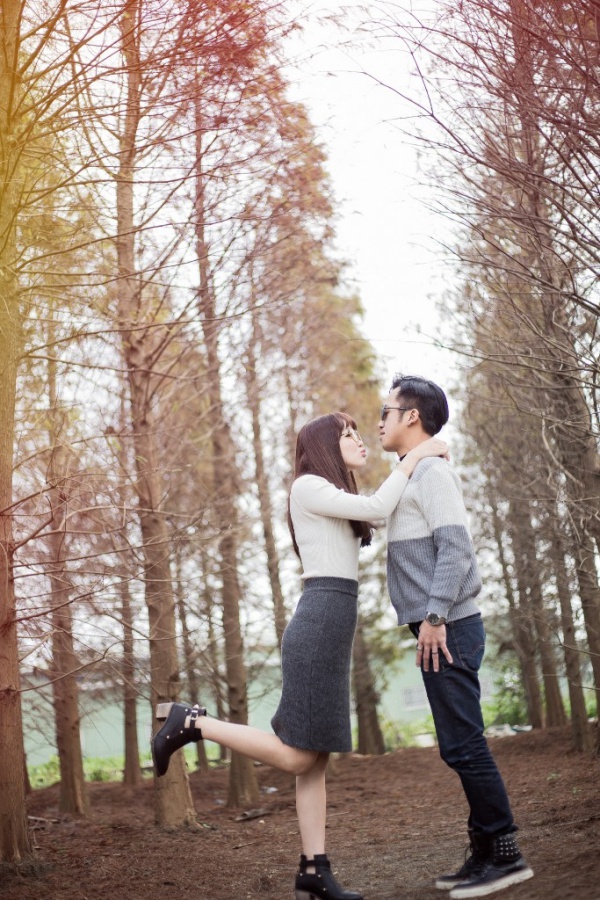 Taiwan Outdoor Pre-Wedding Photoshoot During Autumn  by Weishin on OneThreeOneFour 7