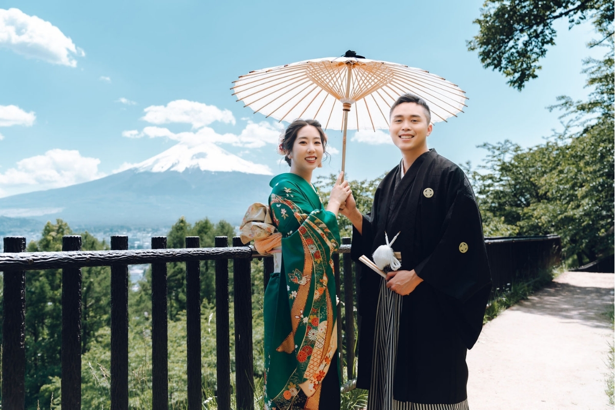 Tokyo Pre-Wedding Photoshoot with Chureito Pagoda, Lake Kawaguchiko, and Shinjuku by Dahe on OneThreeOneFour 11