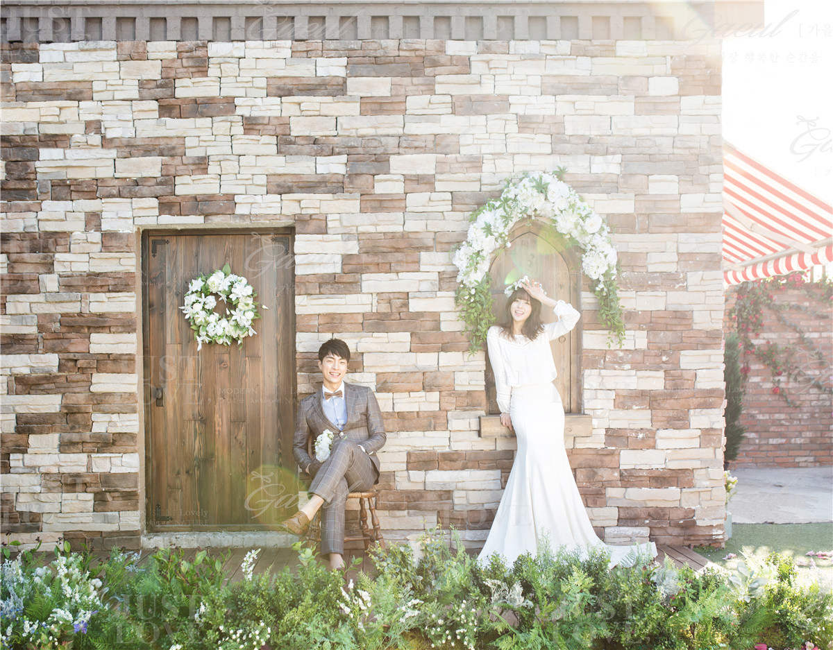 Korean Studio Pre-Wedding Photography: Floral by Gaeul Studio on OneThreeOneFour 11